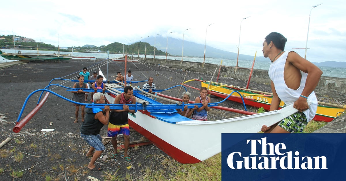 Tens of thousands flee as Super Typhoon Man-yi nears Philippines | Philippines