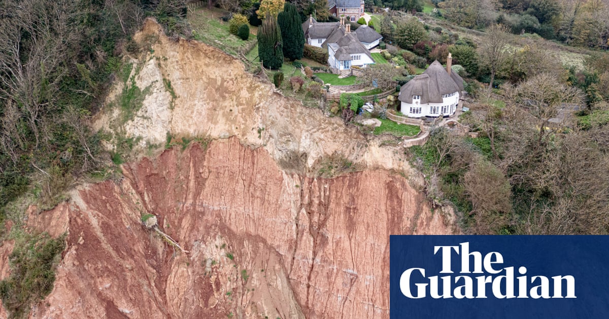 Devon cliff collapse leaves Sidmouth cottage teetering by 400ft drop | Devon