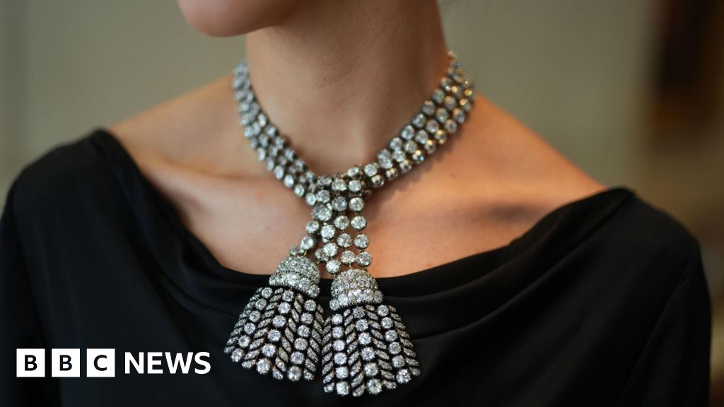 Diamond necklace linked to Marie Antoinette sells for $4.8m