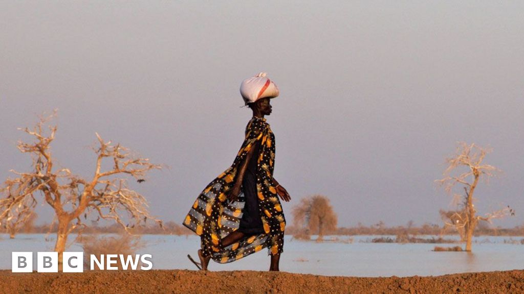 Floods 'spreading oil pollution' in South Sudan