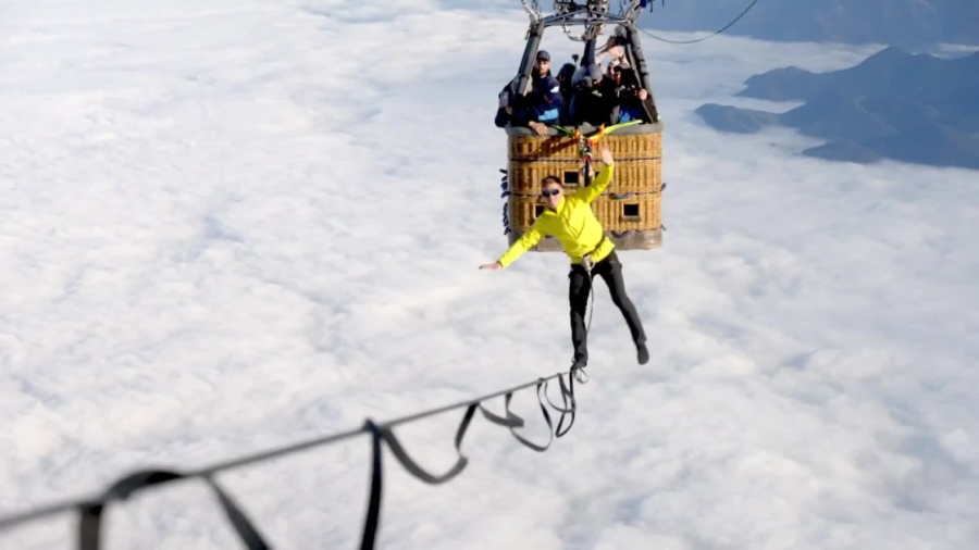 Slackliners balance between flying hot air balloons at 2,500 meters setting new world record