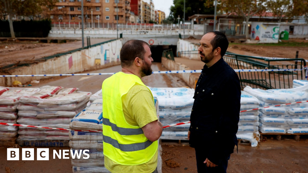 Málaga evacuates thousands as more flood alerts issued