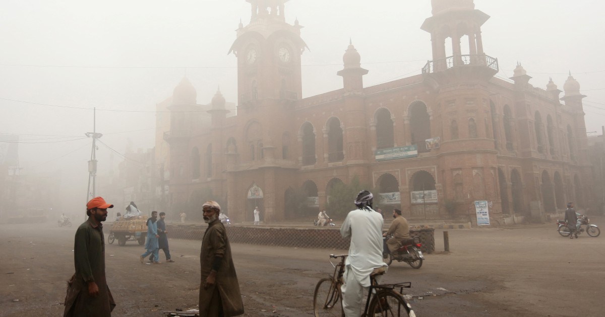 ‘Children constantly coughing’: Pakistan’s record smog forces people home | Environment News