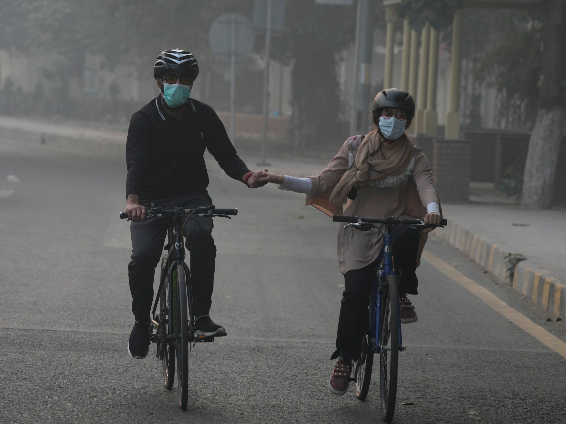 Pakistan’s Punjab shuts schools, sets up ‘smog war room’ over air pollution | Climate News