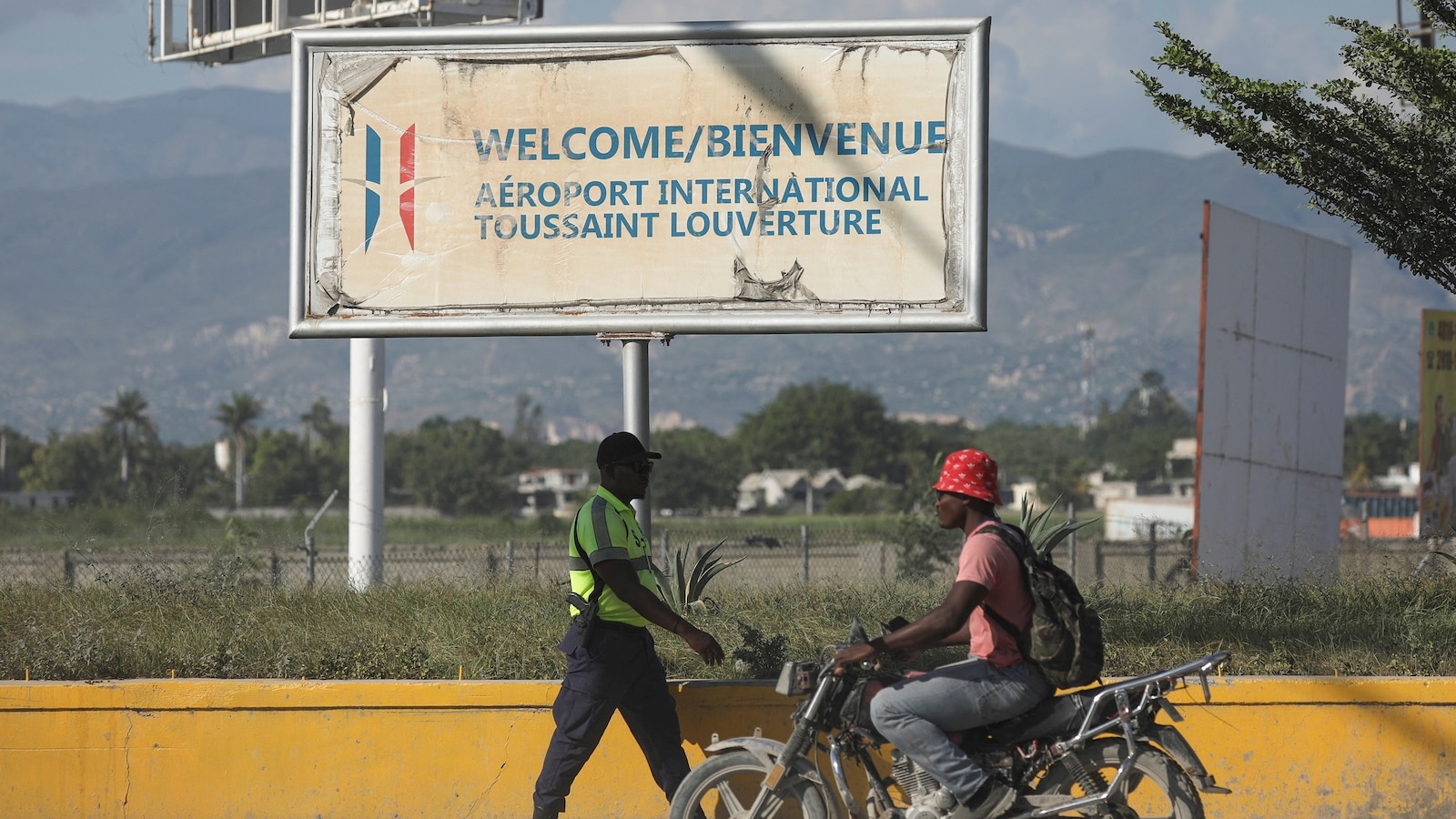 FAA bans US flights to Haiti for 30 days after planes struck by gunfire