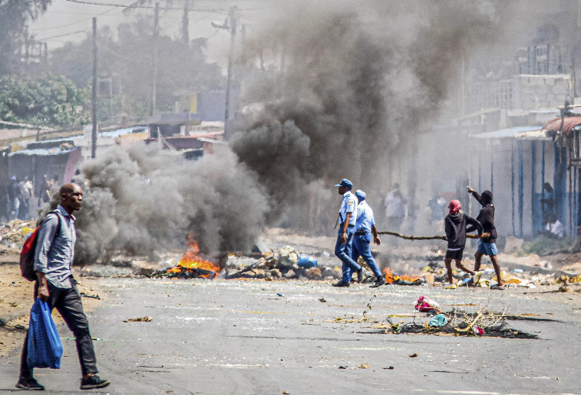 South Africa closes its border again with Mozambique, where post-election violence worsens