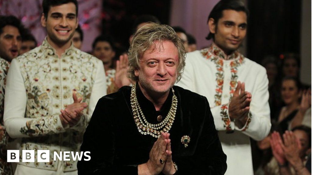 Pioneering Indian fashion designer dies at 63