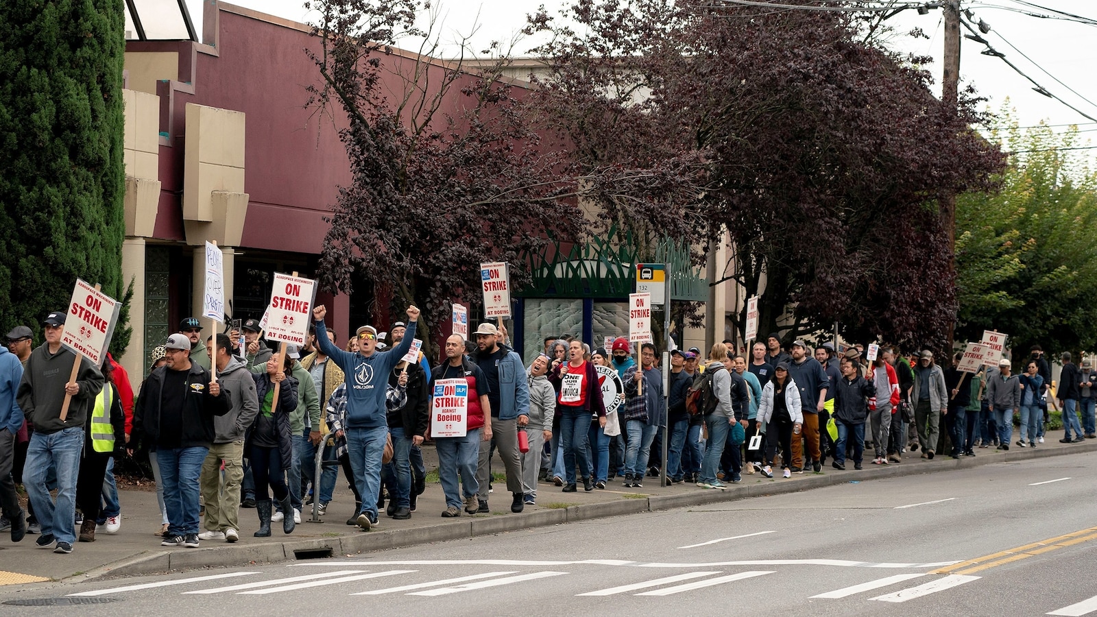 Boeing workers vote on new contract that could end strike