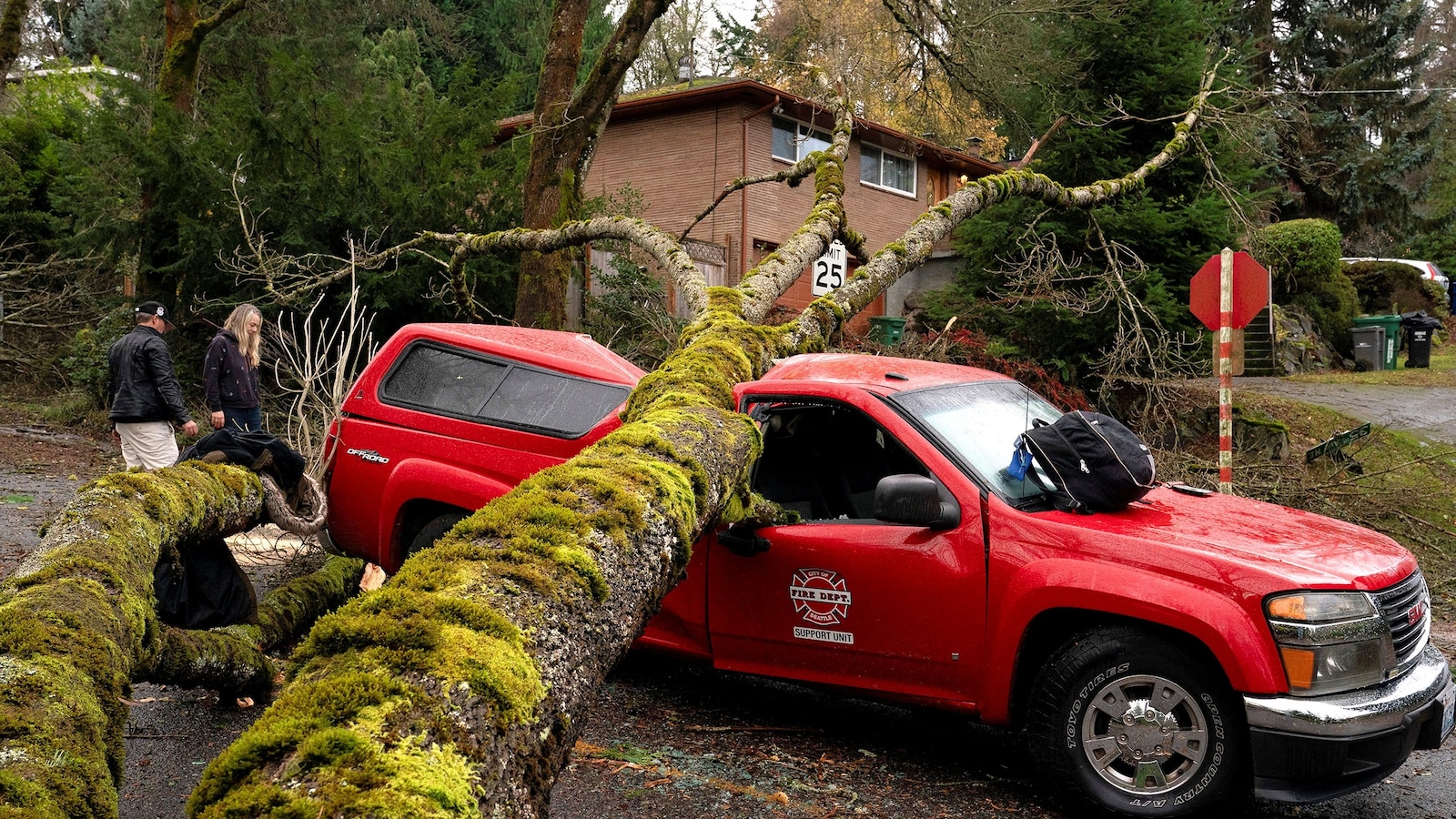 Bomb cyclone impacts West Coast, 2 dead in Washington state