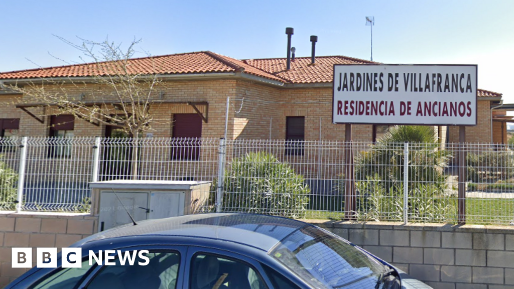 Ten dead in fire at Spanish retirement home