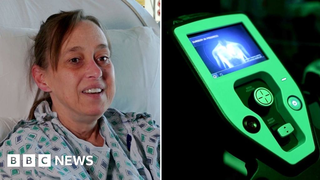 Woman gets first double lung transplant done by robot