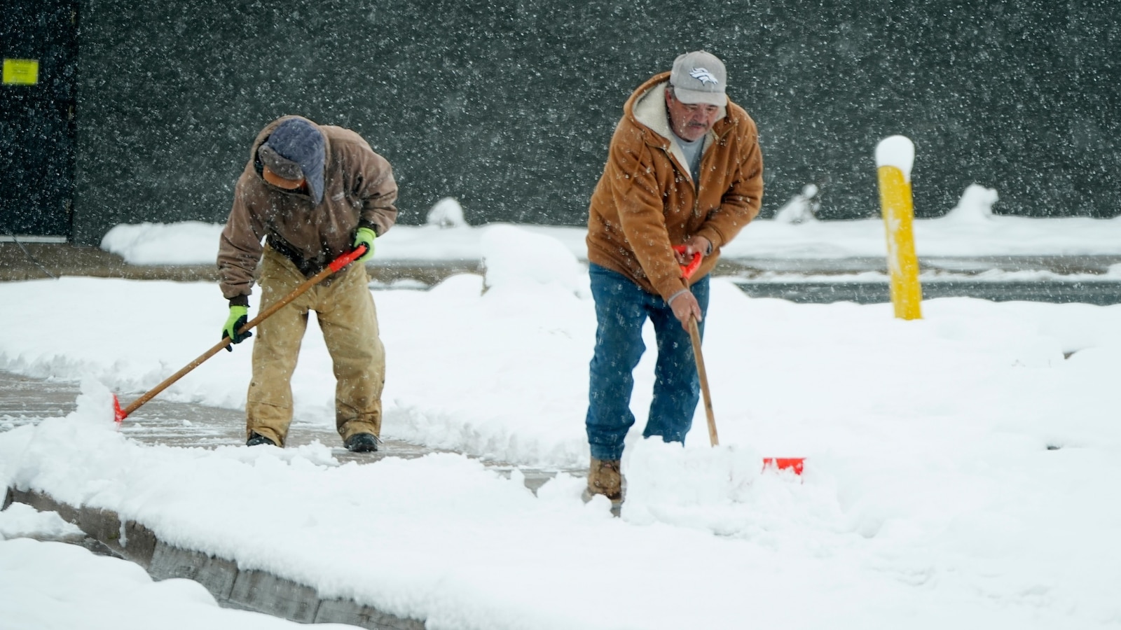 Early season snowstorm pounding New Mexico, Colorado