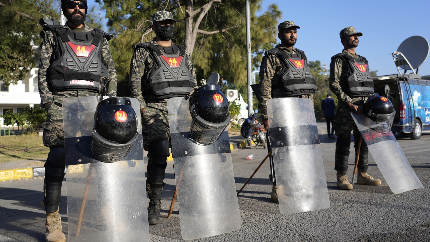 Pakistan ends lockdown of its capital after protests : NPR