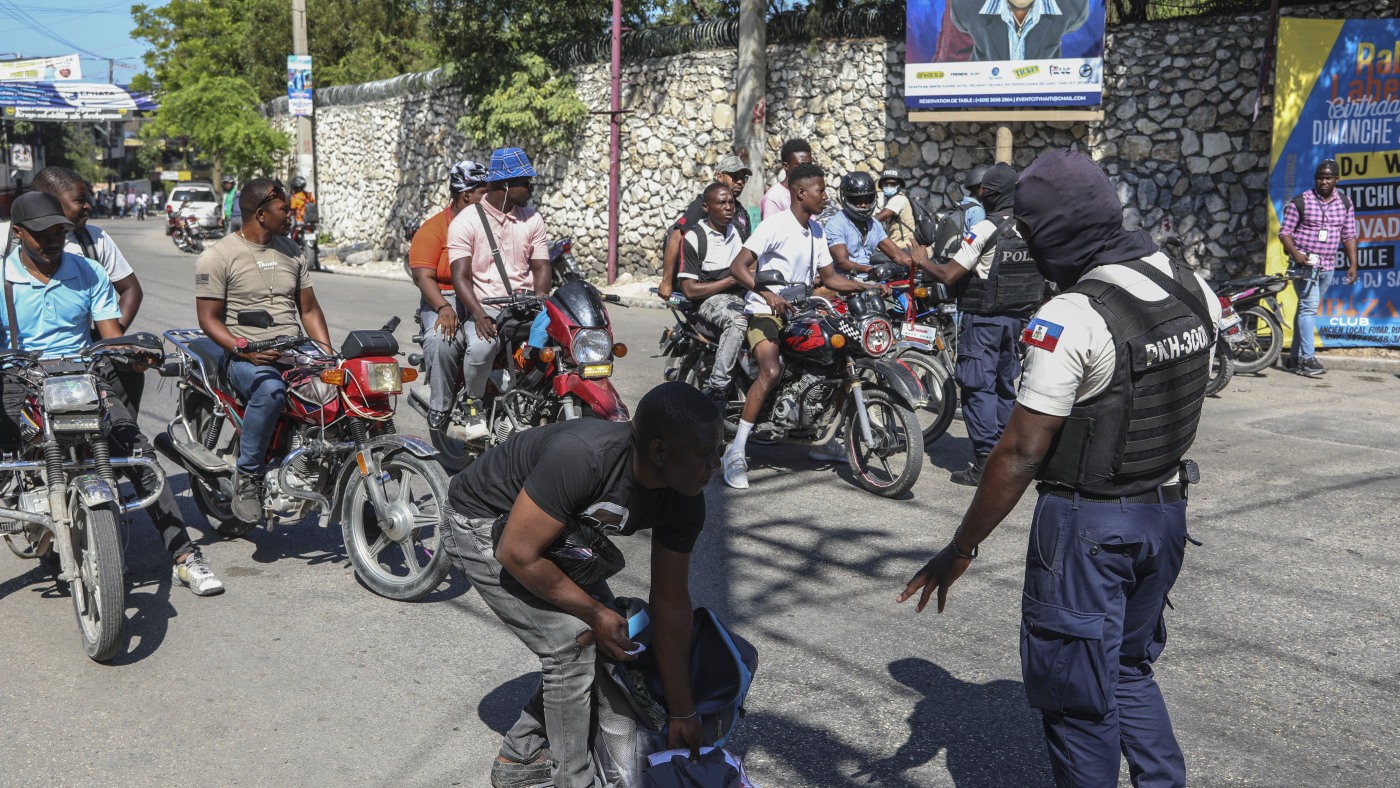 Haitian capital residents join police to repel gang attack : NPR