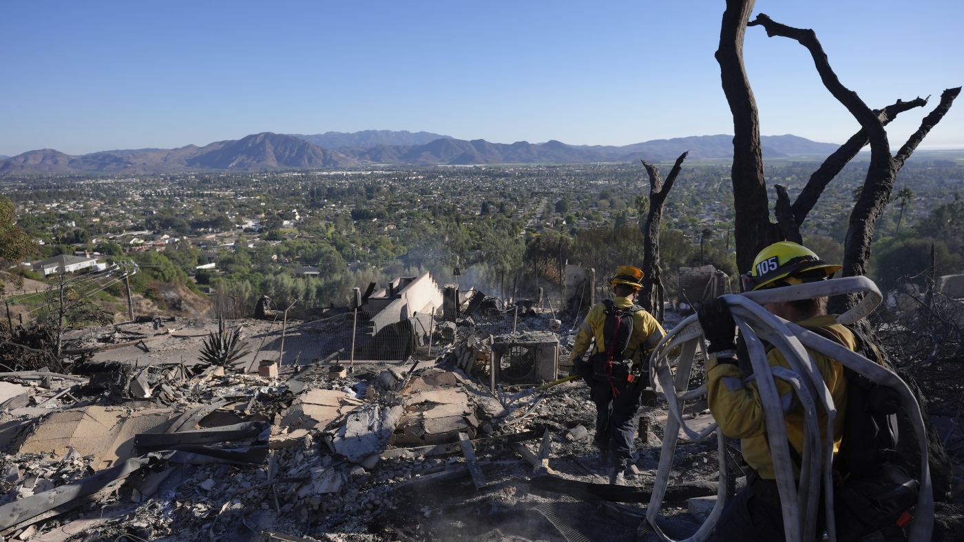 Southern California firefighters gain ground over wildfire thanks to decreased winds : NPR