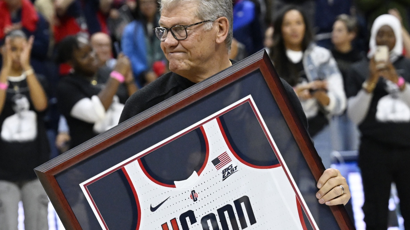 Geno Auriemma becomes all-time winningest college basketball coach : NPR