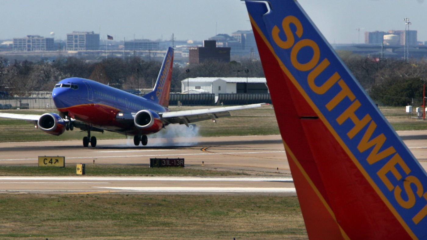 Bullet strikes Southwest Airlines plane at Dallas Love Field Airport : NPR